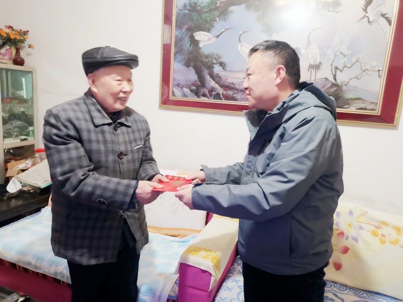 迎新春   送溫暖——江糧集團(tuán)領(lǐng)導(dǎo)走訪慰問老黨員老干部