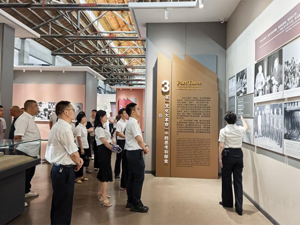 追尋先輩足跡汲取奮進(jìn)力量 ——江糧集團(tuán)本部黨支部赴陳云工作車(chē)間聯(lián)合開(kāi)展主題黨日活動(dòng)